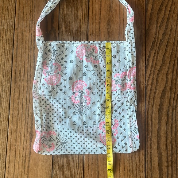 Free People Floral Pink and White Women's Bag new Without tag - Picture 3 of 5